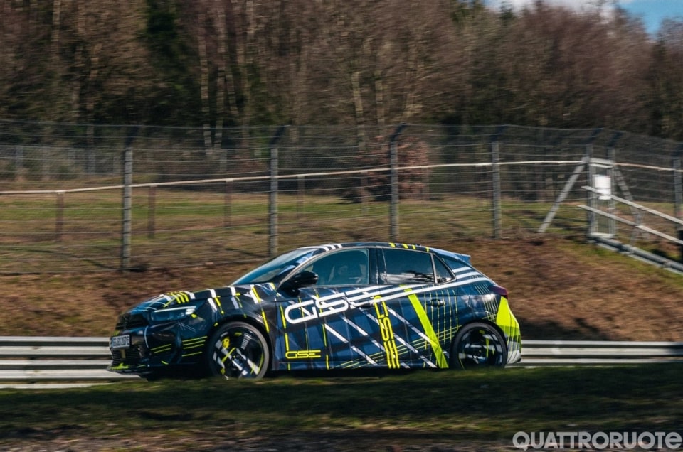 Opel Corsa GSE: l'elettrica inizia i test nell'Inferno Verde del Nürburgring 
