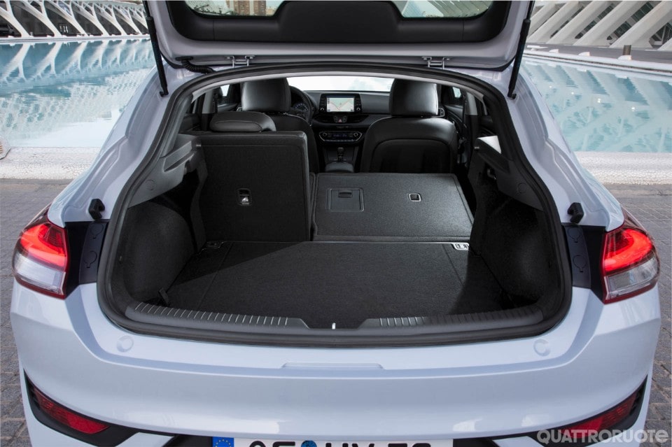 2018-Hyundai-i30-fastbaack-19 2018-Hyundai-i30-fastbaack-19
