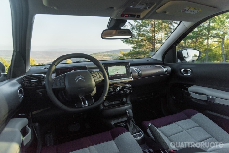 2018-Citroen-C4-Cactus-guida-13 2018-Citroen-C4-Cactus-guida-13