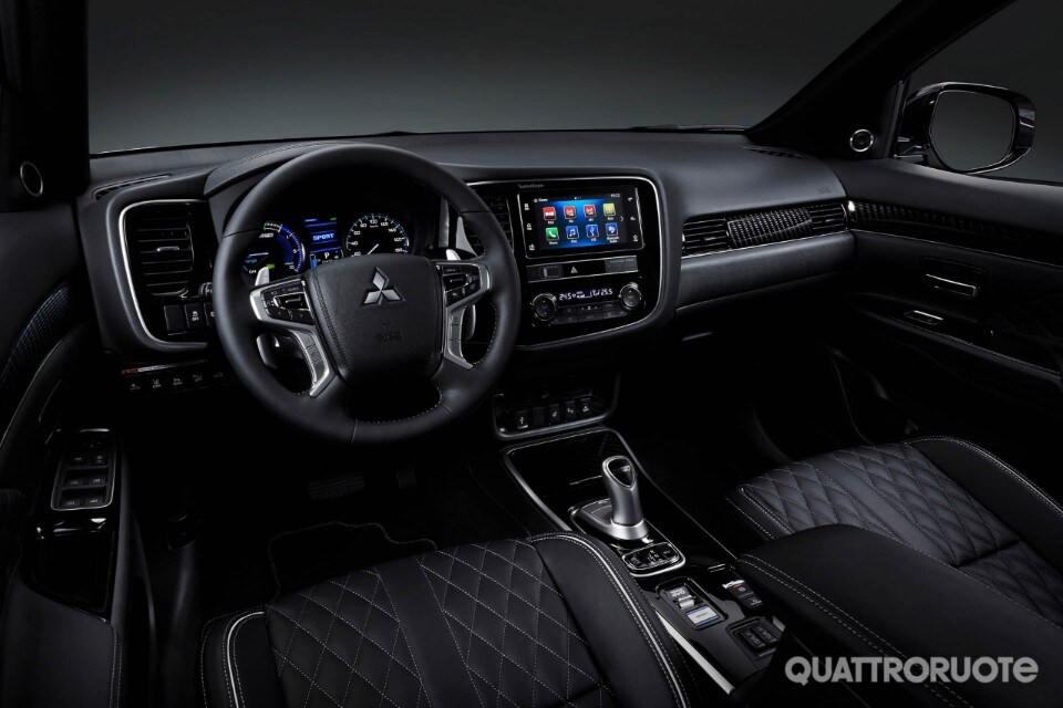 2018-Mitshubishi-Outlander-Phev-2 2018-Mitshubishi-Outlander-Phev-2
