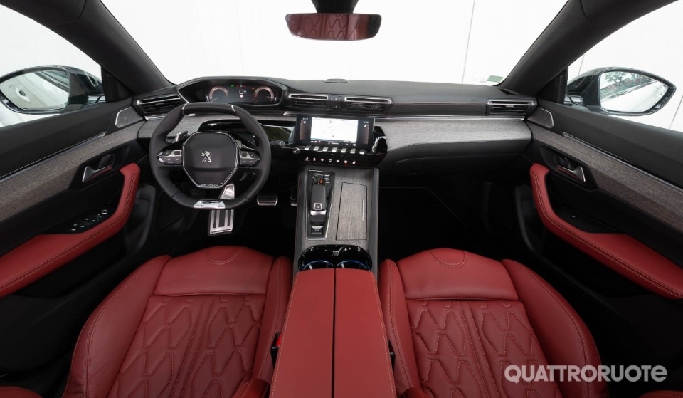 Al volante della nuova 508