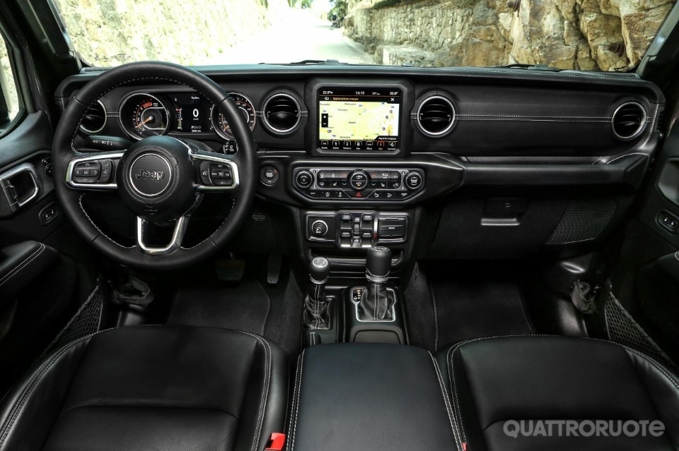 Al volante di Rubicon e Sahara 2.2 turbodiesel da 200 CV - VIDEO