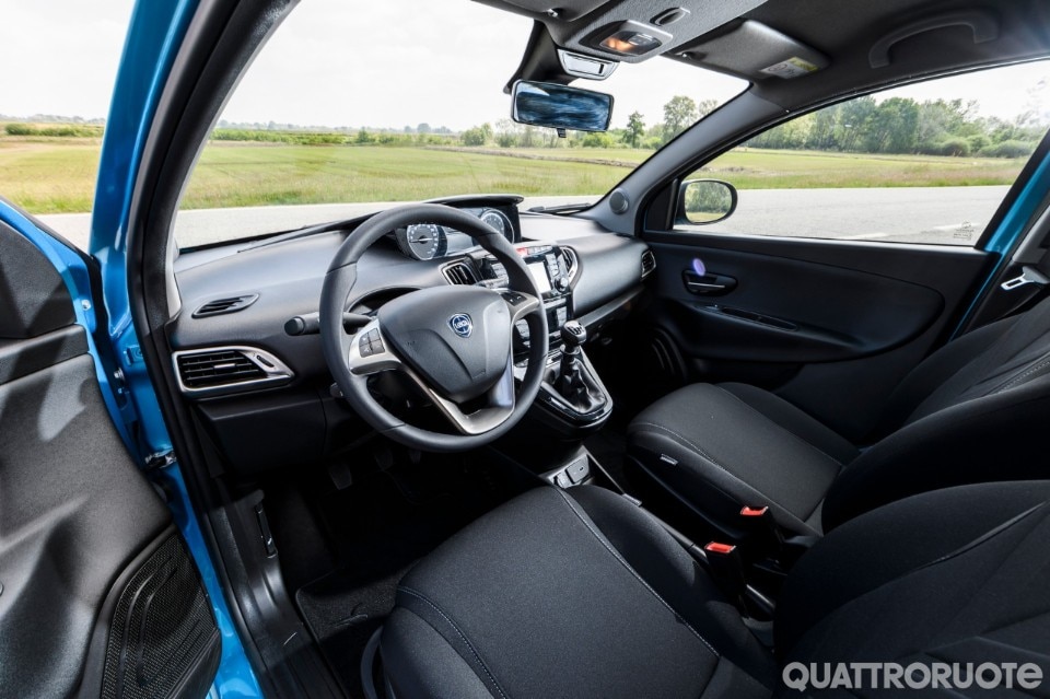 2020-Lancia-Ypsilon-Hybrid-004 2020-Lancia-Ypsilon-Hybrid-004