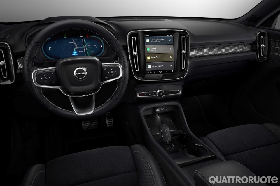 Al volante della Suv elettrica