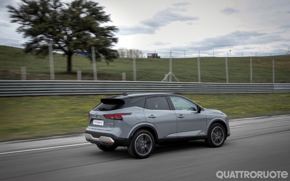 Come va e come funziona la Qashqai "elettrica" alimentata a benzina