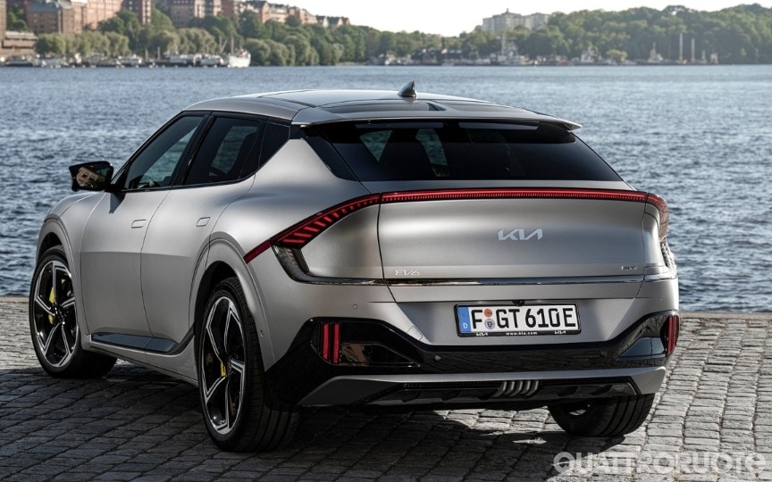 585 CV, scatto bruciante e tanto confort per la granturismo coi numeri da sportiva