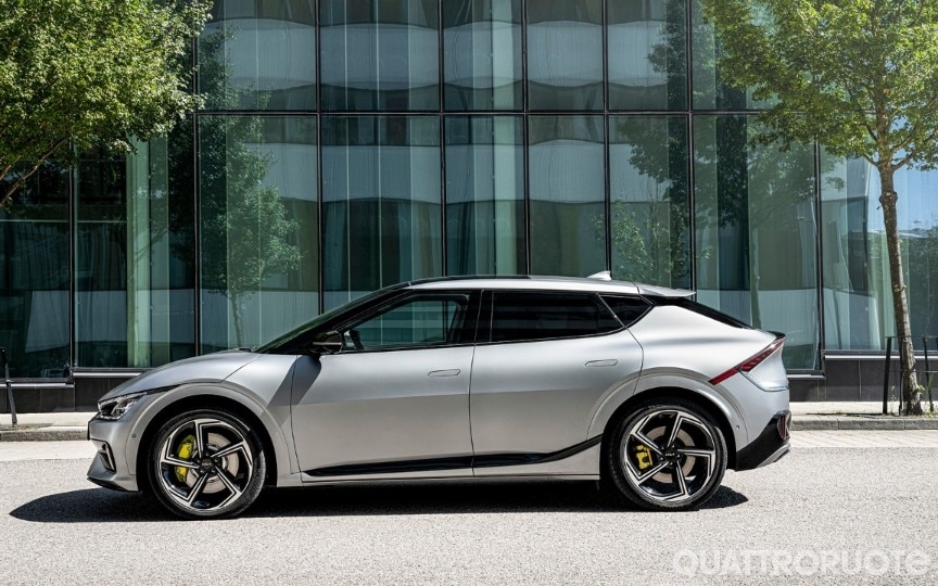 585 CV, scatto bruciante e tanto confort per la granturismo coi numeri da sportiva