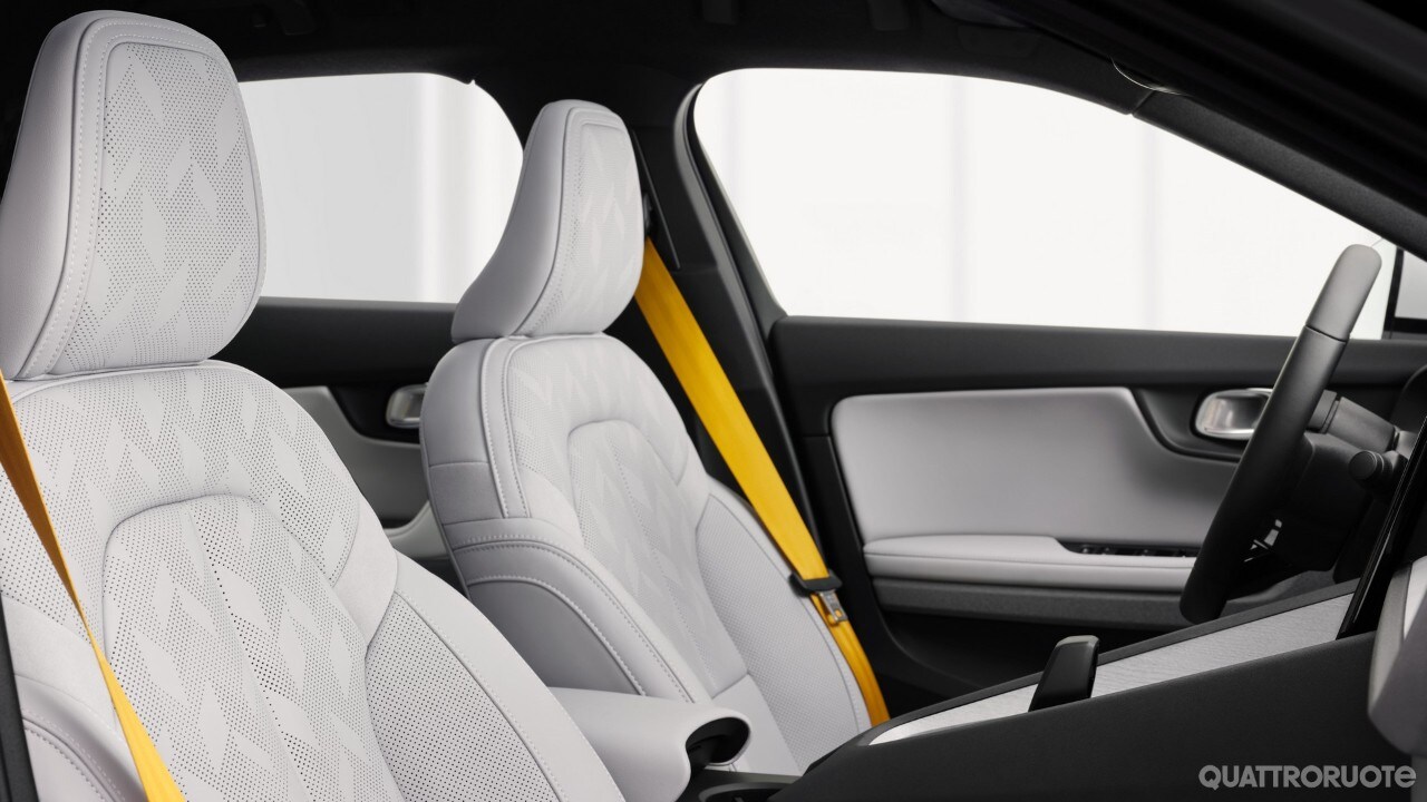 Dalla Svezia con stile e cavalli: è sfida alla Tesla Model 3 - VIDEO