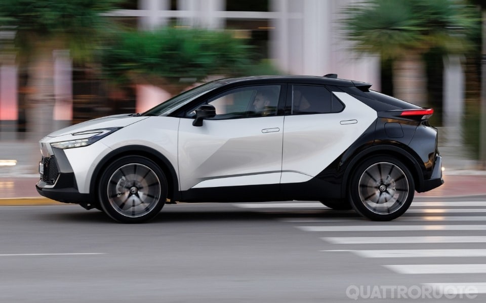 Toyota C-HR Hybrid: motore, cavalli, interni, allestimenti, prova ...