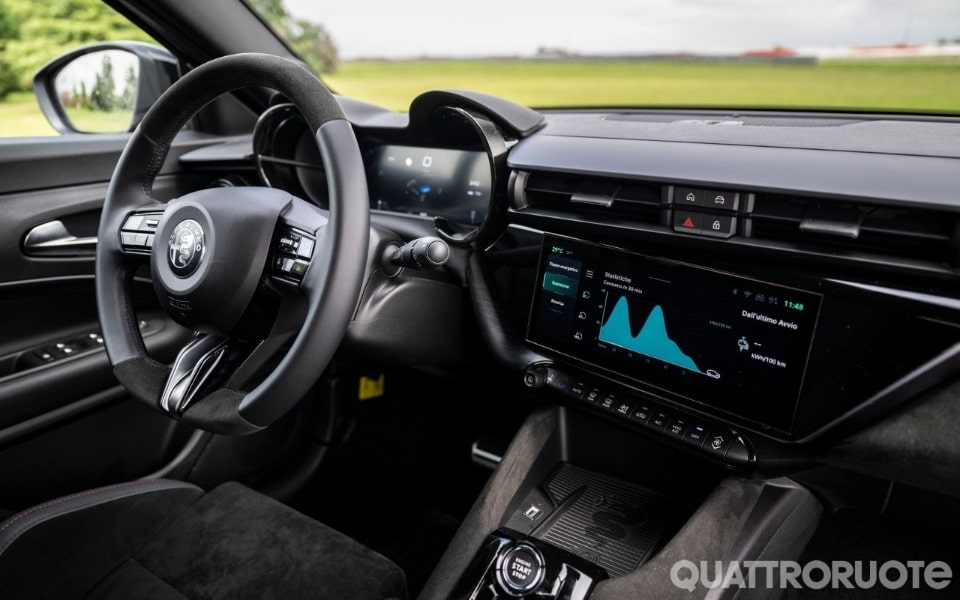 2024-Alfa-Romeo-Junior-Veloce-primo-contatto-05 2024-Alfa-Romeo-Junior-Veloce-primo-contatto-05