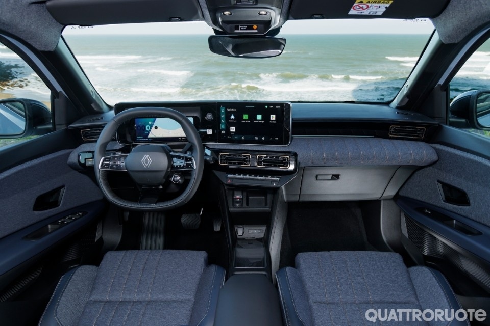 Il ritorno (con stile) dell'auto "jeans" - VIDEO