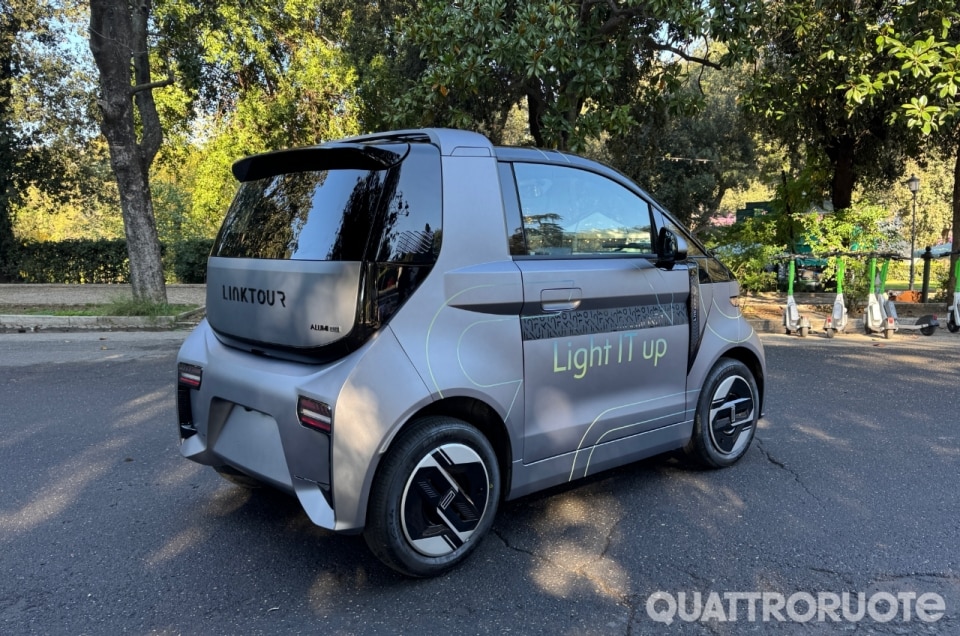 Linktour Alumi: il quadriciclo fatto con 7 mila lattine arriva in Italia