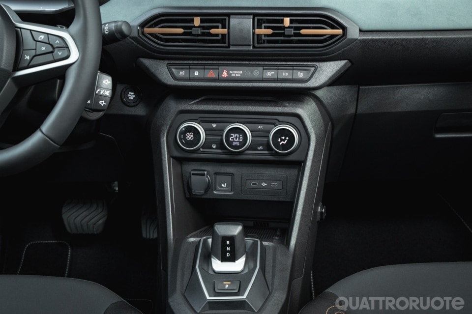 Dacia Sandero 2026, col GPL promette quasi 1.600 km di autonomia: ecco come va - VIDEO