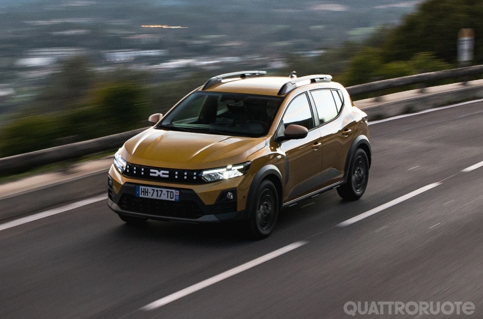 Dacia Sandero 2026, col GPL promette quasi 1.600 km di autonomia: ecco come va - VIDEO