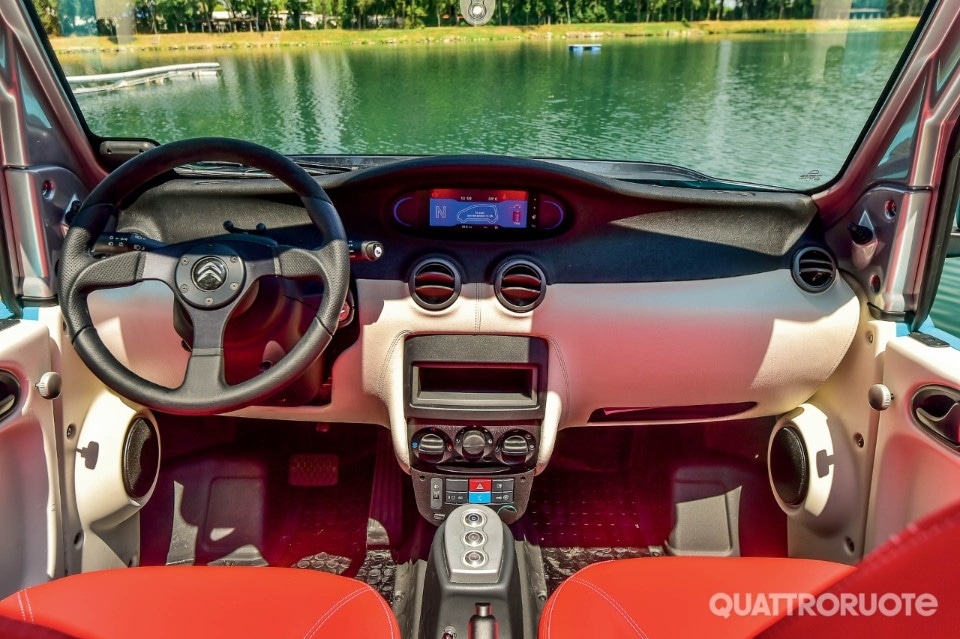 2017-Citroen-E-Mehari-8b 2017-Citroen-E-Mehari-8b