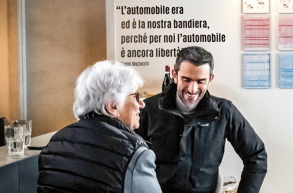 Un aereo "contro" un’Alfa Giulia sulla pista di Vairano: Giovanna Mazzocchi racconta Quattroruote