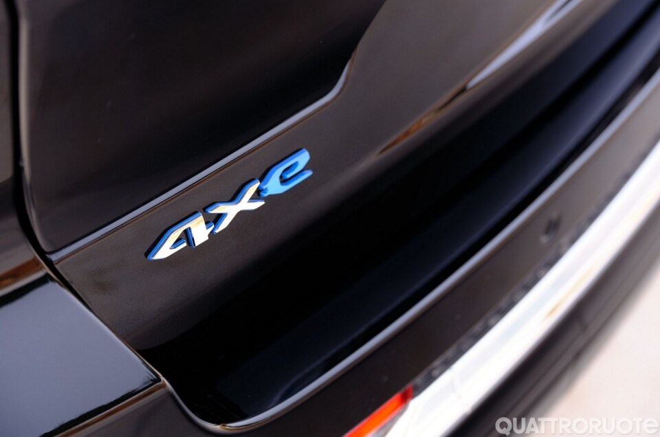 Rischio incendio, la Jeep richiama 375 mila plug-in