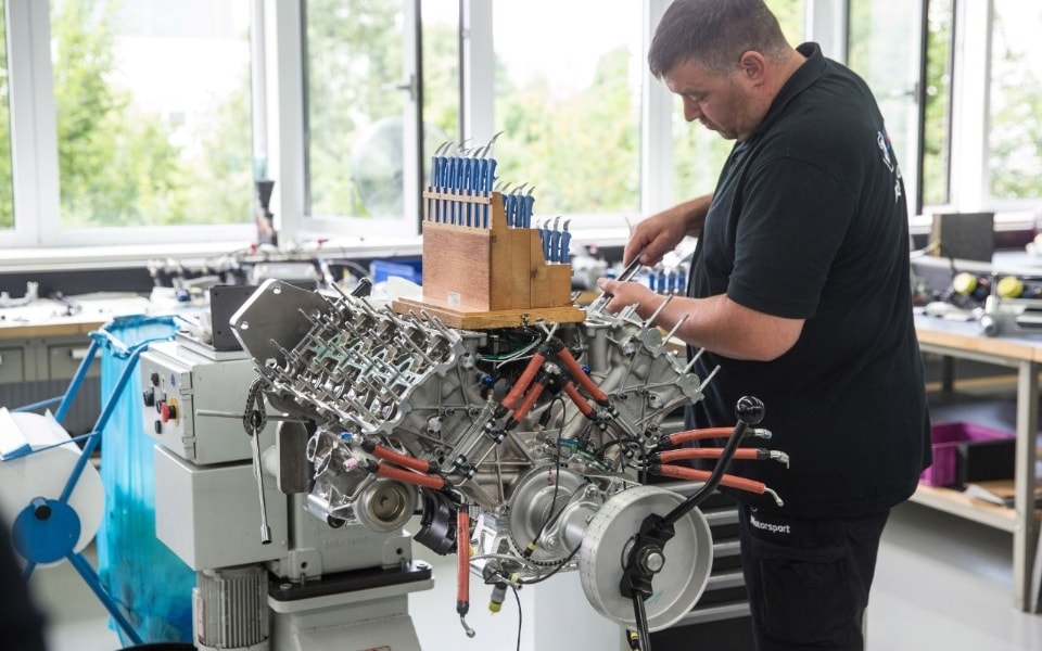 P66/3: il cuore pulsante della M Hybrid V8