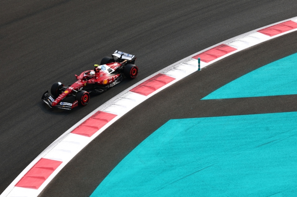 Verstappen in pole davanti alle due McLaren