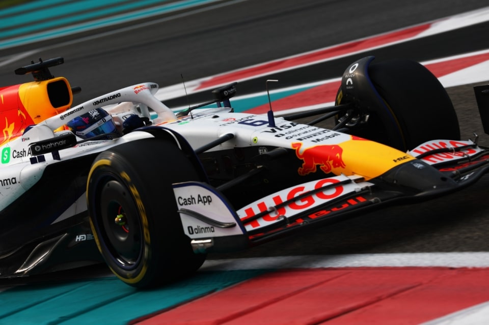 Verstappen in pole davanti alle due McLaren