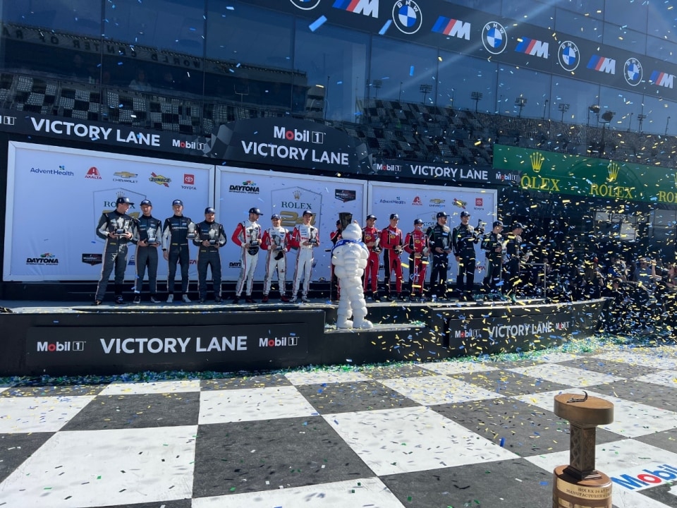 24 Ore di Daytona 2026: 60 auto, 4 classi, un giorno di caos controllato