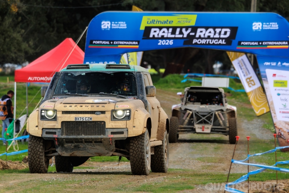 Nella “F1 dell’off‑road”: la Defender Dakar D7X‑R e il suo team visti da vicino