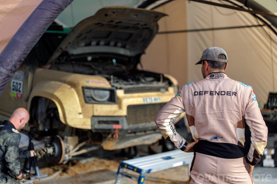 Nella “F1 dell’off‑road”: la Defender Dakar D7X‑R e il suo team visti da vicino