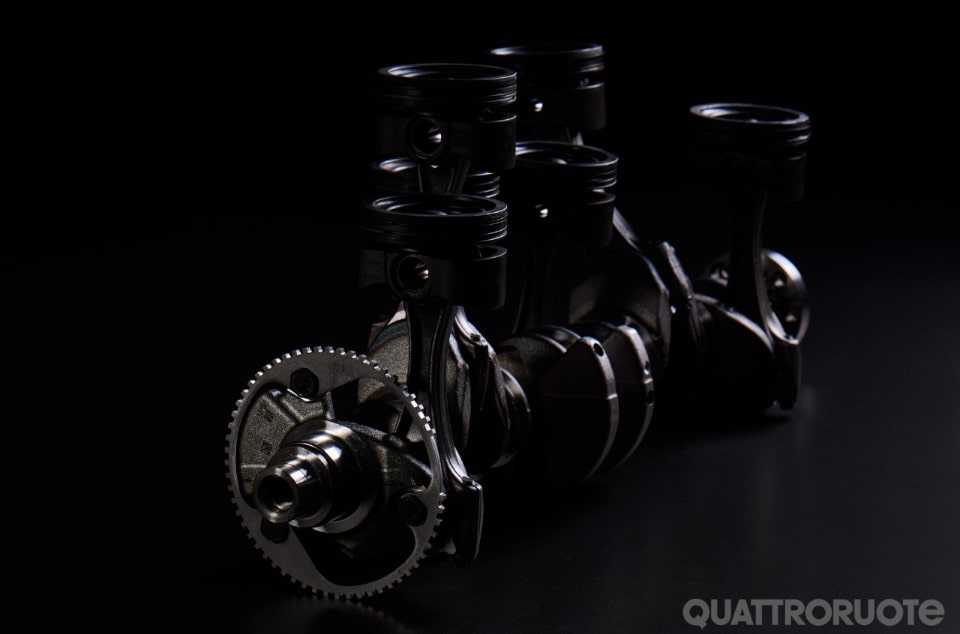 Smontiamo il 6 cilindri 3.3 diesel per scoprine i segreti tecnici - VIDEO