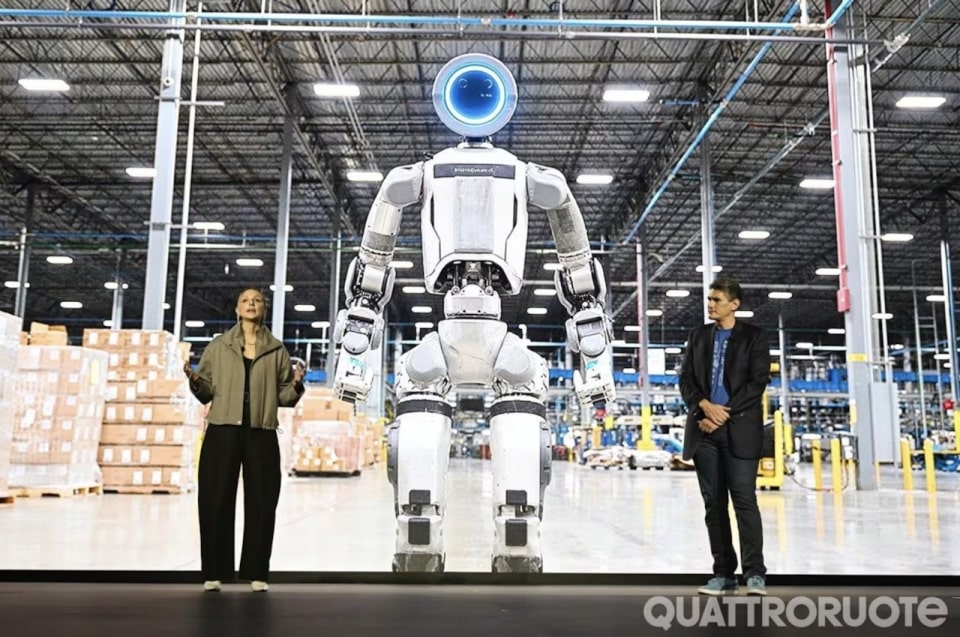 “Fabbriche buie”: così l’auto corre verso la produzione senza luce né operai