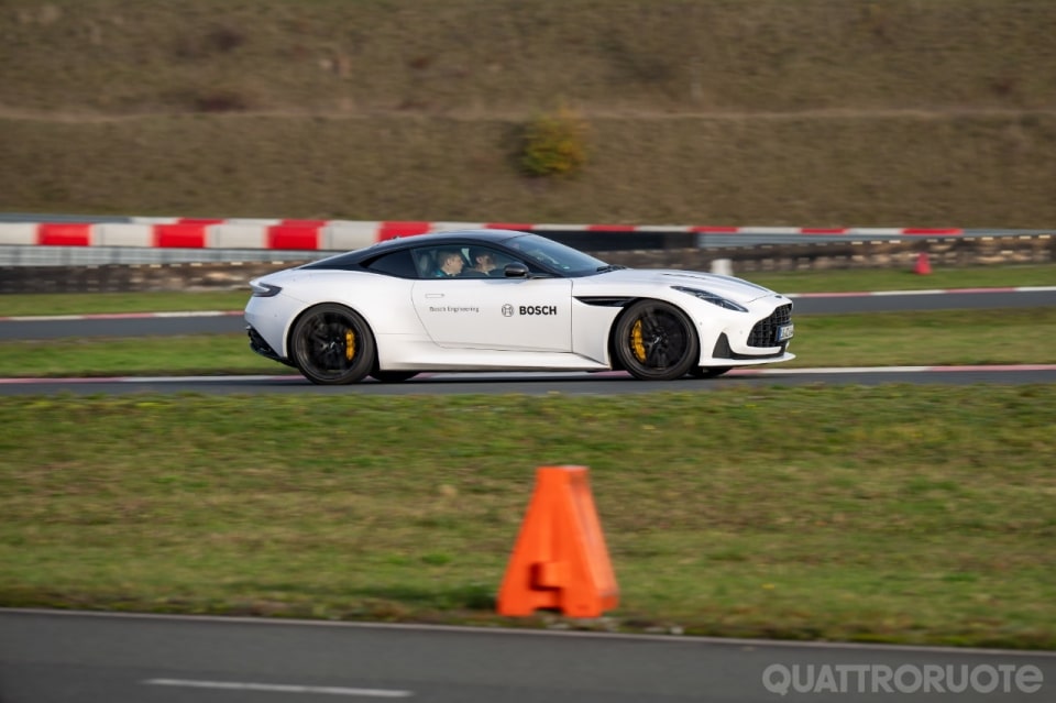 Track Performance Assist, il copilota virtuale che ti insegna a guidare forte