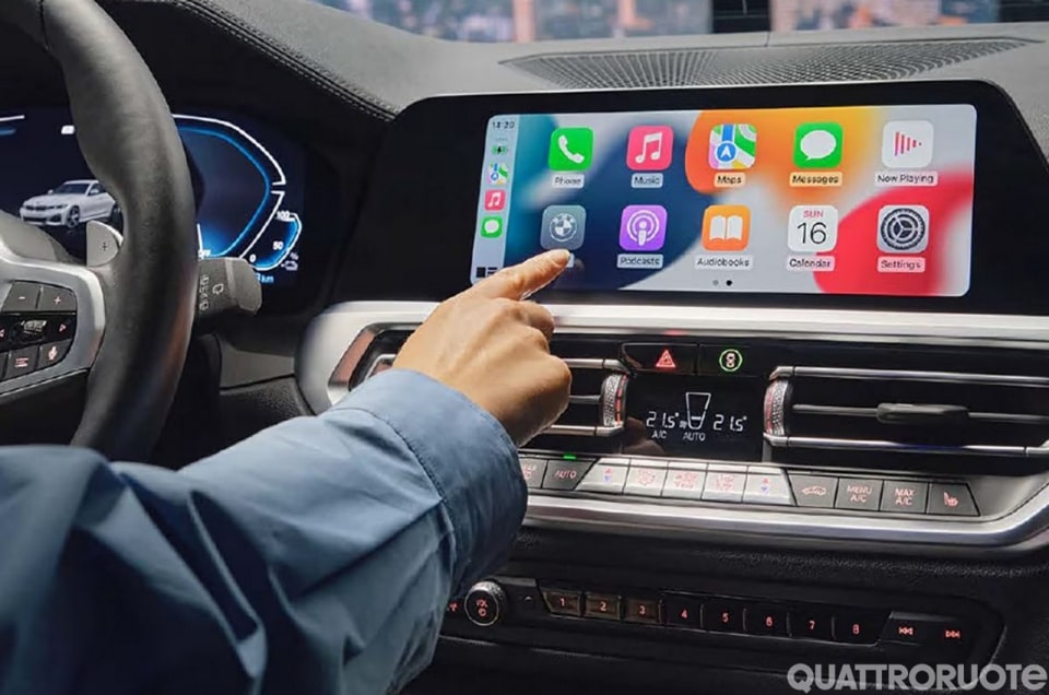 Apple CarPlay si apre alle altre AI: ChatGPT e Gemini arrivano in auto con iOS 26.4
