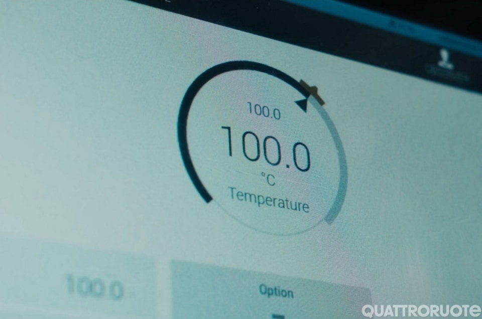 Batterie allo stato solido Donut Lab: test a 100°C in chiaroscuro, la sfida è la sicurezza