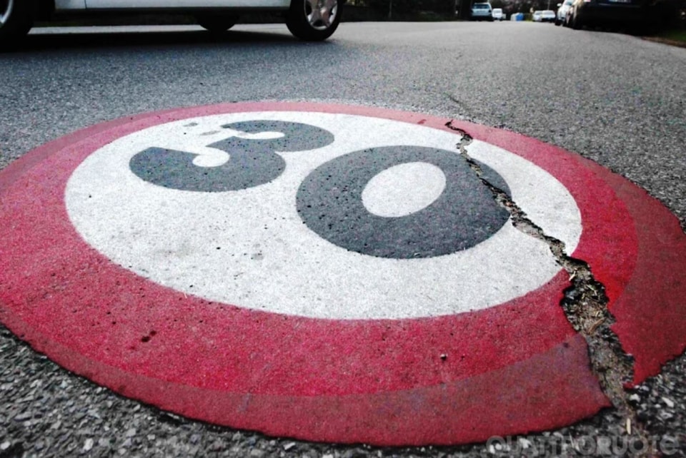 Roma, autovelox mobili nella Zona 30: multe, punti e rischi per la patente