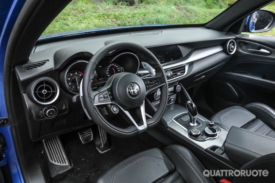 Alfa Romeo Stelvio vs Porsche Macan