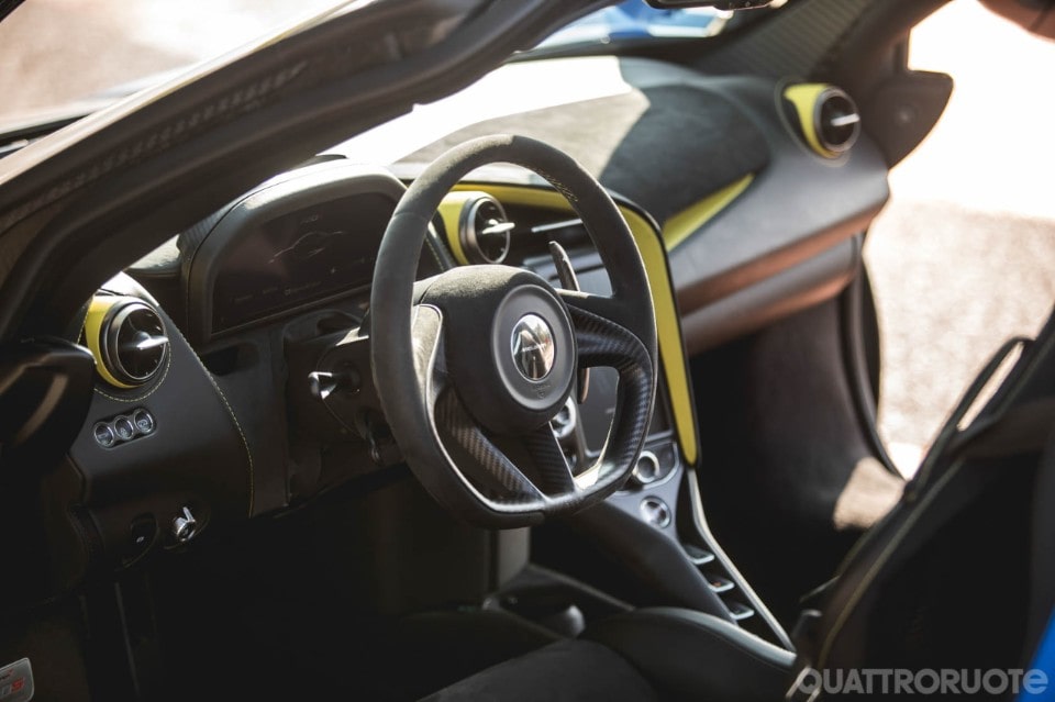 A caccia dei 350 km/h con la McLaren 720S