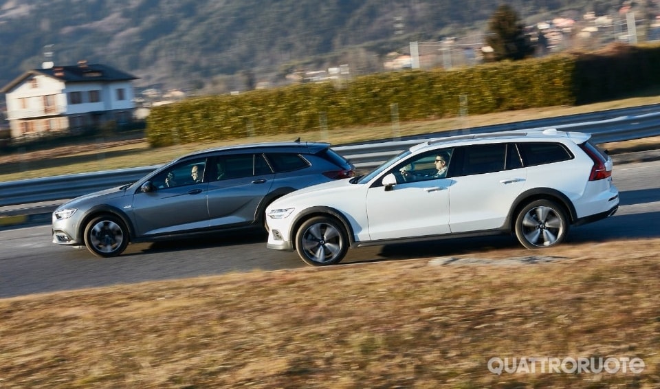 Cross Country D4 vs Country Tourer 2.0 CDTI 210 CV - VIDEO