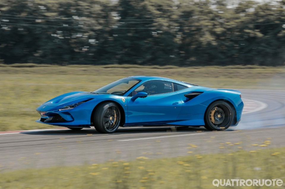 F8 Tributo, puro piacere di guida - VIDEO
