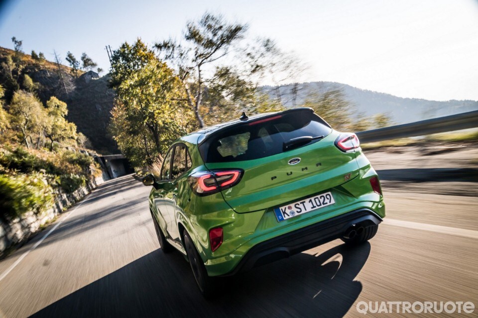 Il tre cilindri da 200 CV "canta" e prende i giri come un quattro - VIDEO