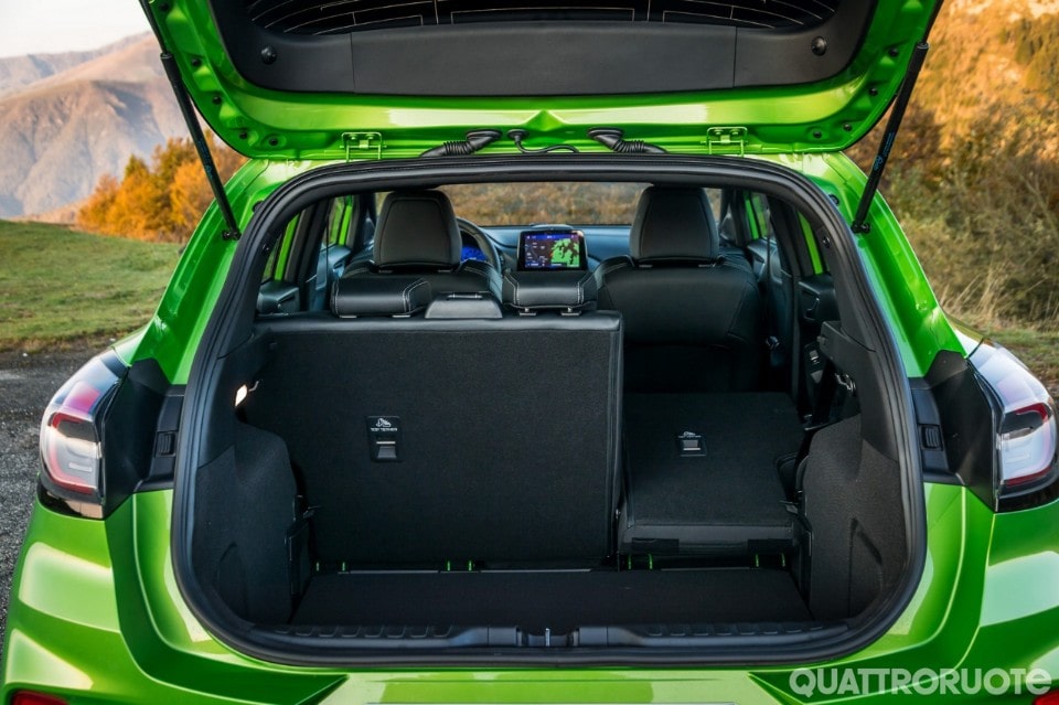 Il tre cilindri da 200 CV "canta" e prende i giri come un quattro - VIDEO