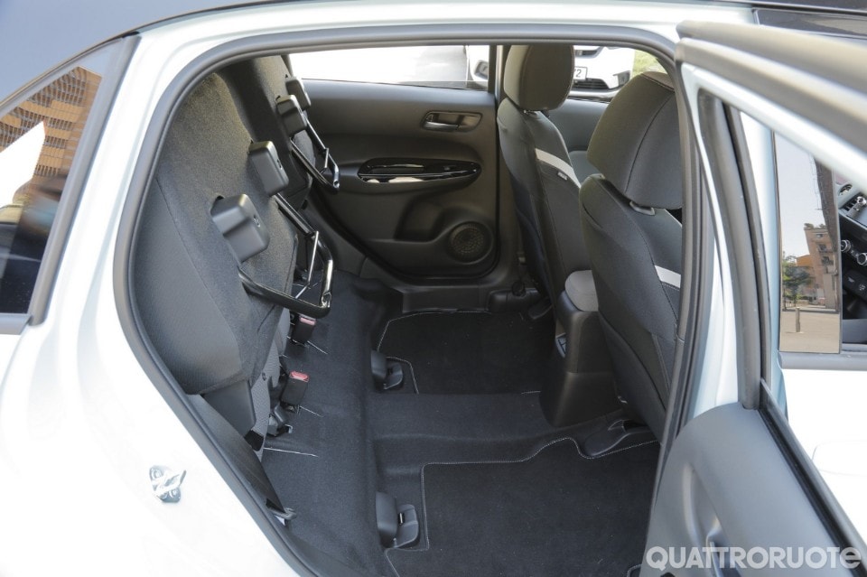 Jazz Crosstar: spaziosa, pratica e consuma poco - VIDEO