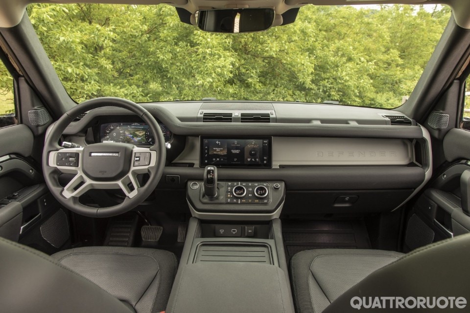 Defender 110 D240 S, il ritorno di un mito - VIDEO