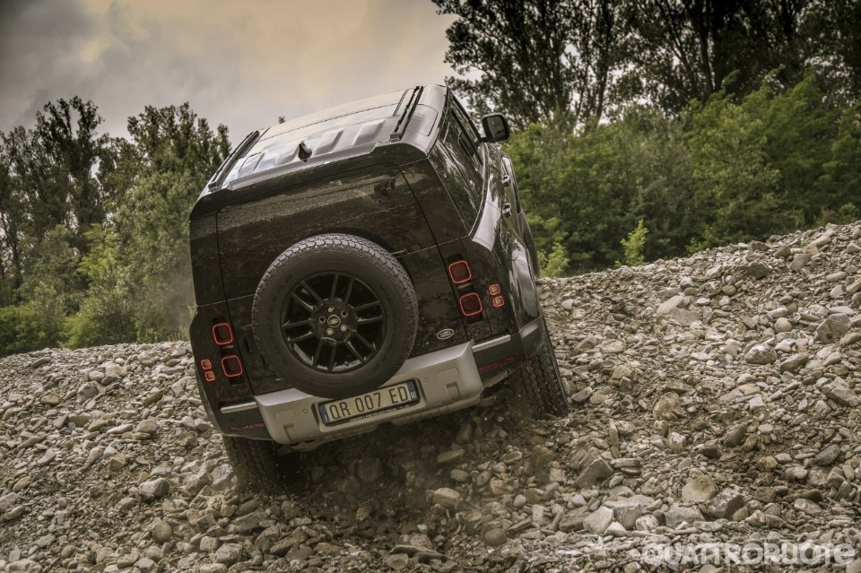 Defender 110 D240 S, il ritorno di un mito - VIDEO