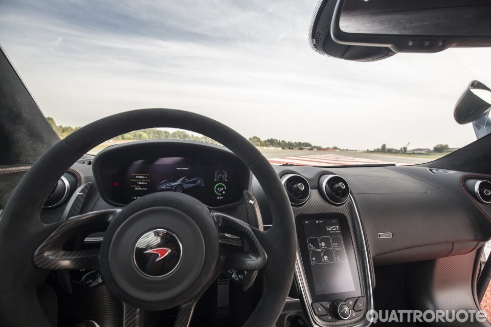 570S Spider, non perde nulla rispetto alla coupé