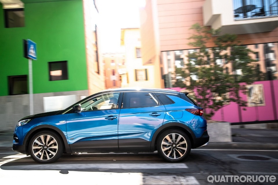 Fino a 300 CV con l'ibrido plug-in