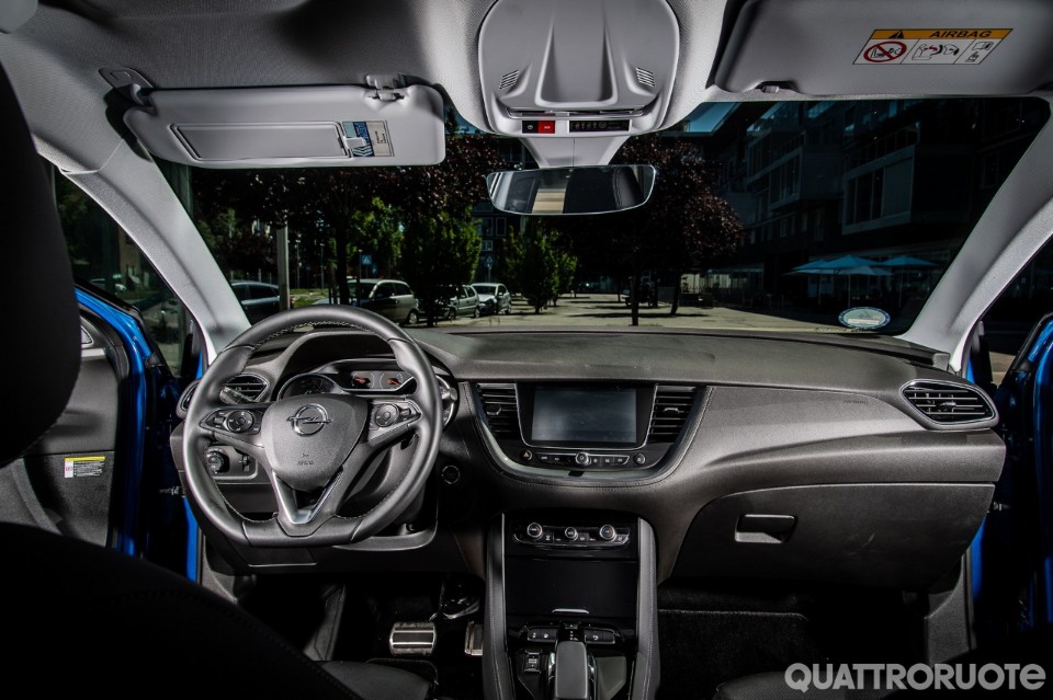 Fino a 300 CV con l'ibrido plug-in