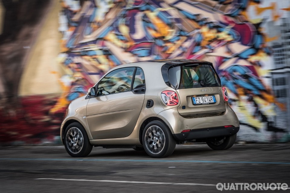 EQ fortwo, elettrica per la città - VIDEO