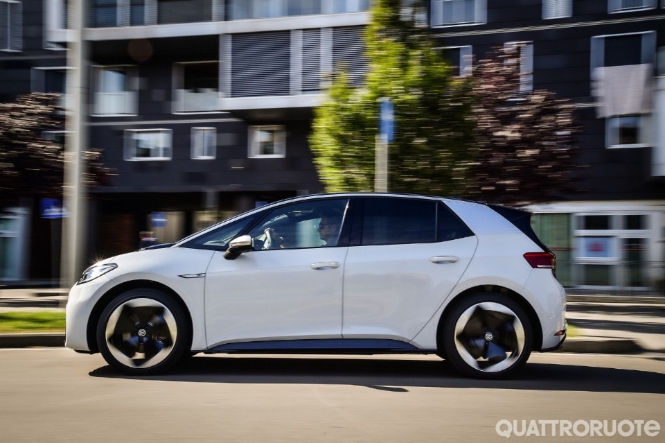 La scommessa elettrica fa 300 km con un "pieno"