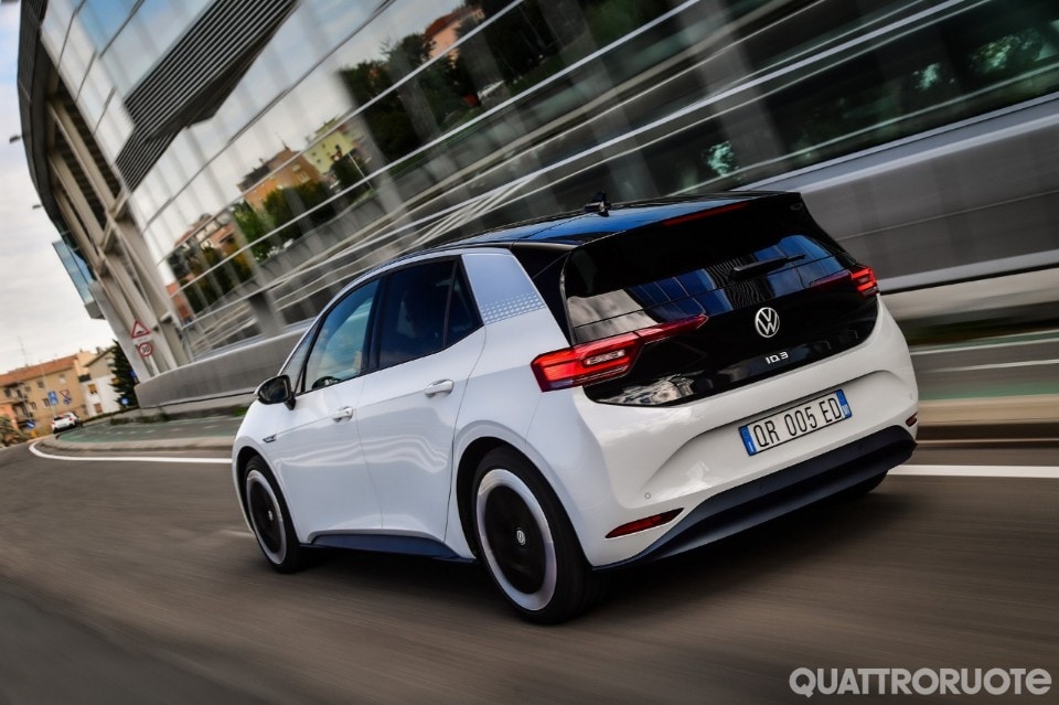 La scommessa elettrica fa 300 km con un "pieno"