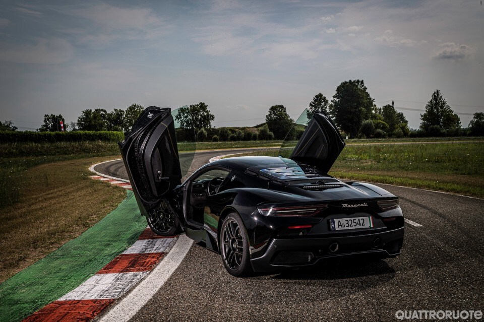 Un po' GT, un po' supercar - VIDEO