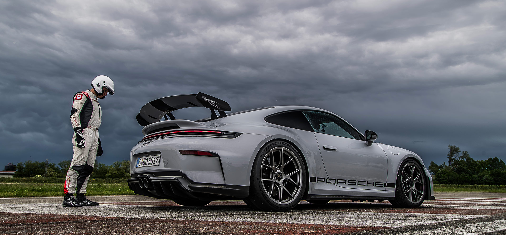 La Porsche 911 GT3 si appresta al giro in pista La Porsche 911 GT3 si appresta al giro in pista